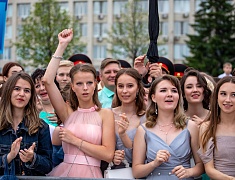 В Благовещенске отгремел выпускной
