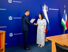 Представителей сферы торговли чествовали в Благовещенске