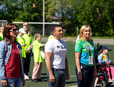 Забег «Я могу» собрал на стадионе «Юность» сотню ребят с ограниченными возможностями здоровья