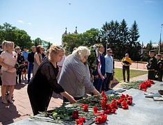 Цветы в память о подвиге советских солдат возложили в Благовещенске
