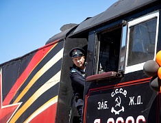 На железнодорожный вокзал амурской столицы прибыл ретропоезд "Победа"