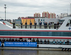 Акция "Цветы на воде"
