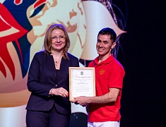 Мэр города Олег Имамеев поздравил благовещенский ансамбль "Ровесники" с 57-летием