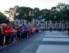В Благовещенске на площади Победы зажгли «Свечи памяти»