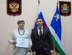 Мэр Благовещенска Олег Имамеев наградил победителей и участников конкурса «Город в праздничном наряде»