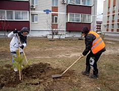 Сотрудники городской администрации во главе с мэром Олегом Имамеевым присоединились к традиционной акции «Город берегу»