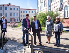 Мэр Олег Имамеев оценил ход работ на стадионе Алексеевской гимназии