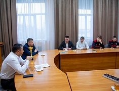 Встреча мэра Олега Имамеева с тренерским составом и футболистами ФК "Благовещенск"