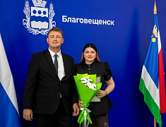Благовещенск чествует работников торговли