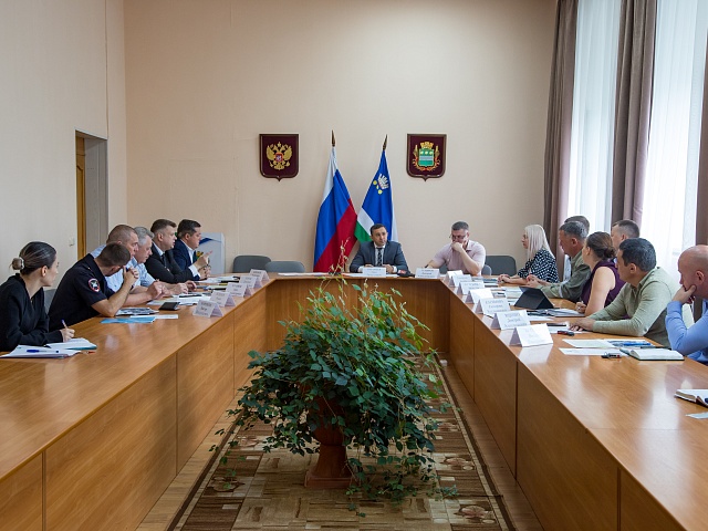 Олег Имамеев собрал оперативное совещание по организации безопасного движения на участке в районе Игнатьевского шоссе – Тепличной