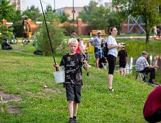 В парке Дружбы прошел первый семейный фестиваль для любителей ловли