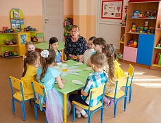 В благовещенском детском саду №67 спортивный флешмоб объединил родителей, детей и педагогов