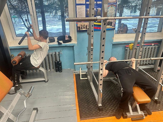 Курсанты ДВОКУ проводят силовые тренировки для благовещенских подростков