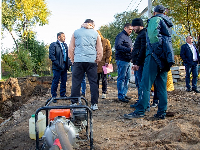 Мэр Благовещенска Олег Имамеев выехал на проблемные участки теплосетей