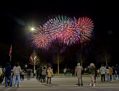 Небо над Благовещенском озарил высотный фейерверк