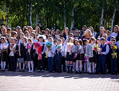 В школах Благовещенска прошли торжественные линейки