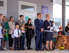 Мэр Олег Имамеев побывал на линейках в нескольких городских школах