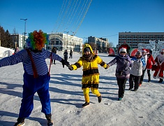 В Благовещенске состоялся новогодний забег в карнавальных костюмах