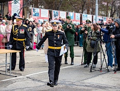 Мэр Благовещенска Олег Имамеев поздравил выпускников ДВОКУ с окончанием учебы