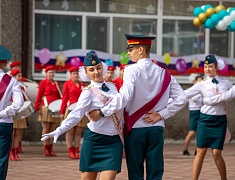 Во всех школах Благовещенска прозвенели последние звонки