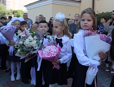 В школах Благовещенска прошли торжественные линейки