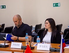 В рамках «АмурЭкспофорума‑2026» представители администрации Благовещенска встретились с делегациями городов Суйхуа, Хэйхэ и района Айхуэй