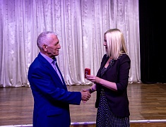 Знаки «50 лет Байкало-Амурской магистрали» вручили благовещенцам