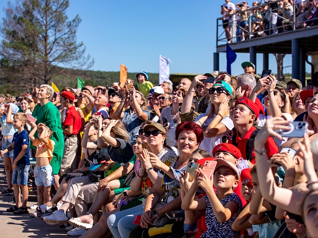 Более 4 с половиной тысяч благовещенцев отметили День государственного флага