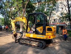 Ход работ в Ломоносовском сквере проинспектировал мэр Благовещенска Олег Имамеев