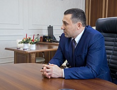 Мэр Олег Имамеев наградил благовещенок, спасших несколько человеческих жизней