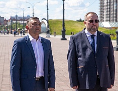 На набережной Амура в Благовещенске открыли фотовыставку ТАСС в честь юбилея города