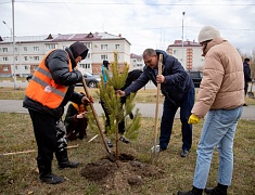 Сотрудники городской администрации во главе с мэром Олегом Имамеевым присоединились к традиционной акции «Город берегу»