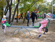 В Благовещенске открыли ещё 3 обновлённые детские площадки