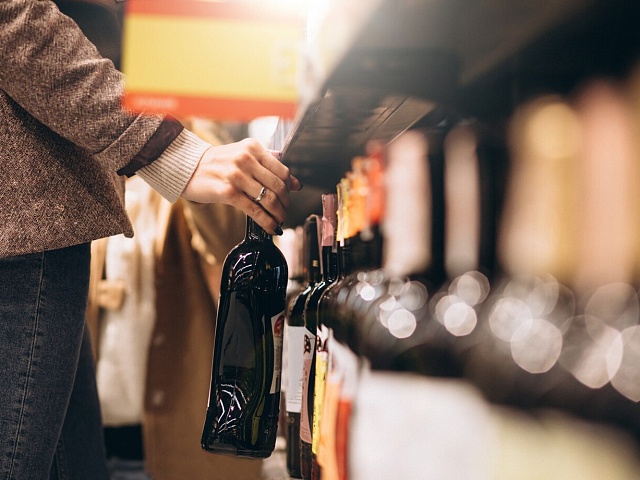 Благовещенцам напомнили о запрете на продажу алкоголя несовершеннолетним: штрафы и последствия для нарушителей