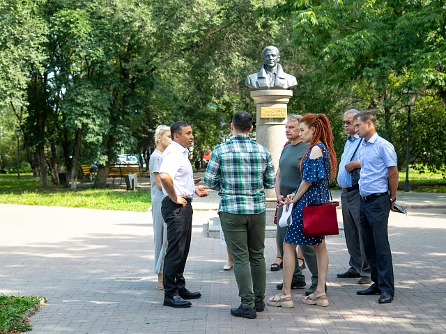Мэр Благовещенска Олег Имамеев провел рабочее совещание по благоустройству сквера Приемыхова