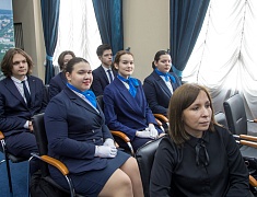 Специалисты управления по развитию потребительского рынка и услуг провели для десятиклассников конкурс КВН