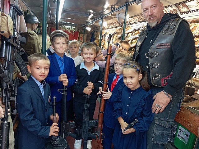 «Автобус Победы» путешествует по школам Приамурья 