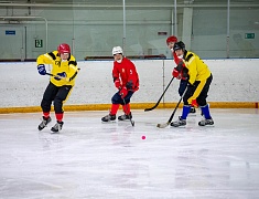 В Благовещенске провели турнир по хоккею с мячом в память об участнике спецоперации
