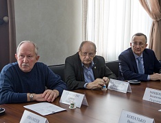 Мэр Благовещенска Олег Имамеев встретился с амурскими писателями