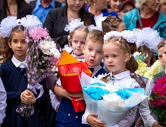 Мэр Олег Имамеев побывал на линейках в нескольких городских школах