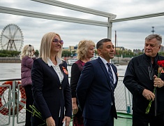 Акция "Цветы на воде"