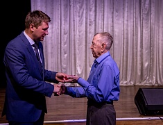 Знаки «50 лет Байкало-Амурской магистрали» вручили благовещенцам