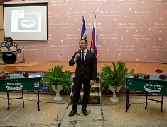 В одной из школ Благовещенска установили первые парты Героев