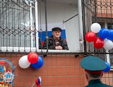 В Благовещенске во дворах ветеранов прошла акция "Поем двором"  