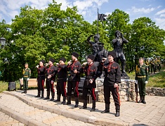 В день города прошли торжественные церемонии возложения цветов
