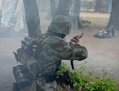 Реконструкцию боя Великой Отечественной войны показали гостям Городского парка в День Победы