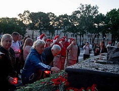 В Благовещенске на площади Победы зажгли «Свечи памяти»