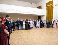 В Благовещенске в танце закружились более сотни студентов