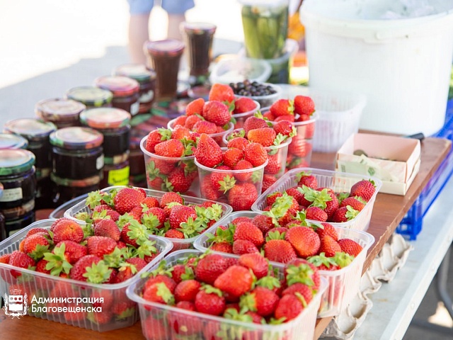 В Благовещенске продлили время работы ярмарки выходного дня