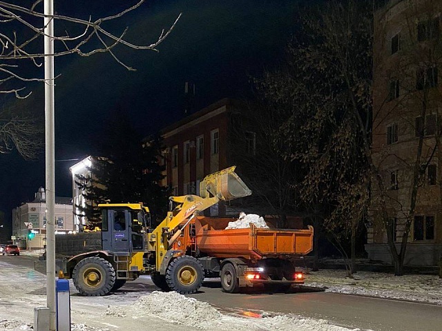 Ночью ГСТК почистил Пионерскую,  Гражданскую,  Островского и Перспективную в Благовещенске